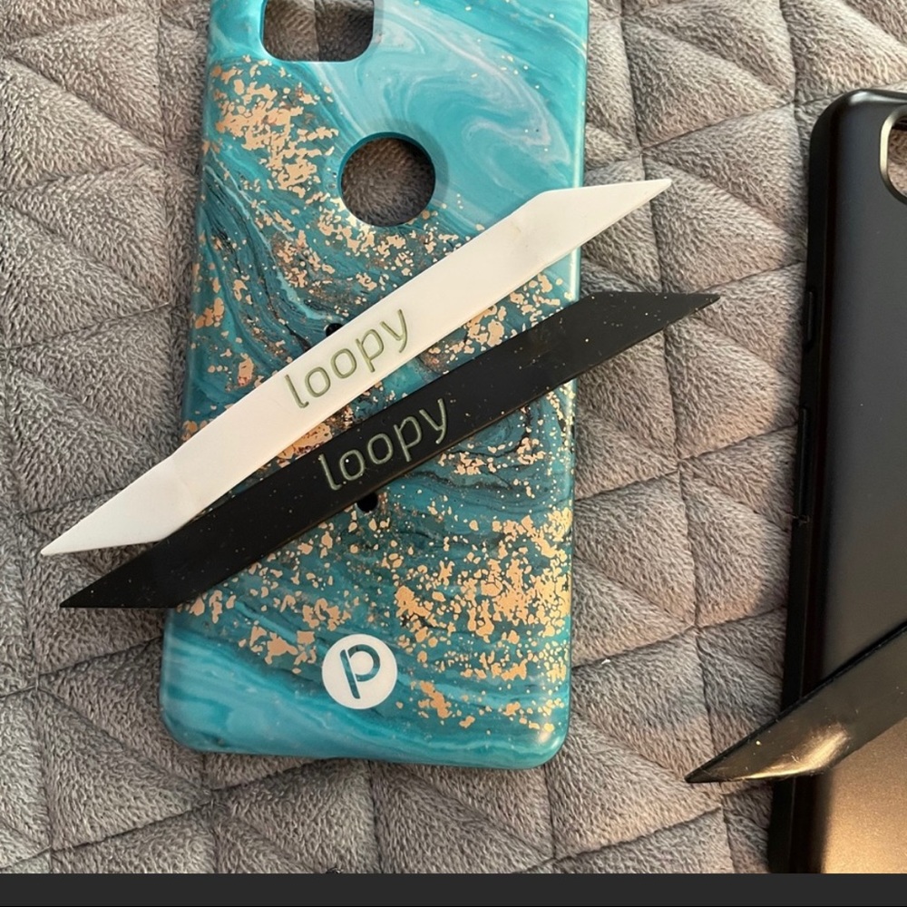 Blue loopy case